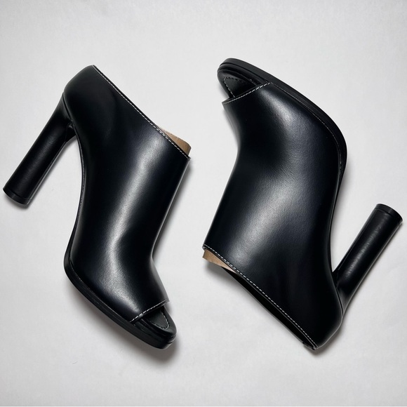 Burberry Lightwell Peeptoe Mules in Black - Picture 2 of 9